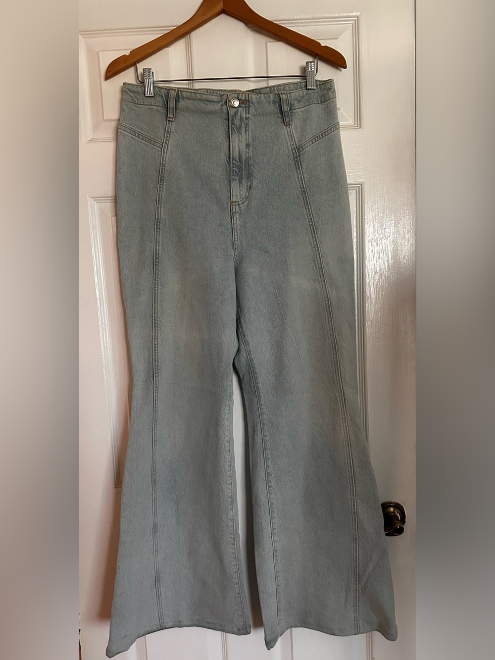 High-Rise Wide Leg Jeans in Light Gray in Stretchy fabric